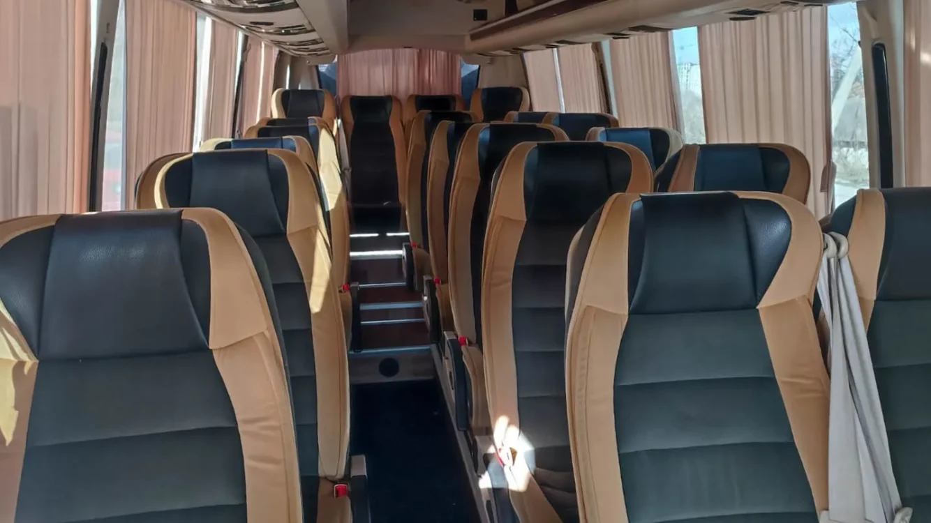 Transport la comanda Chisinau - Alege confortul și siguranța cu autoturismele și microbuzele noastre
